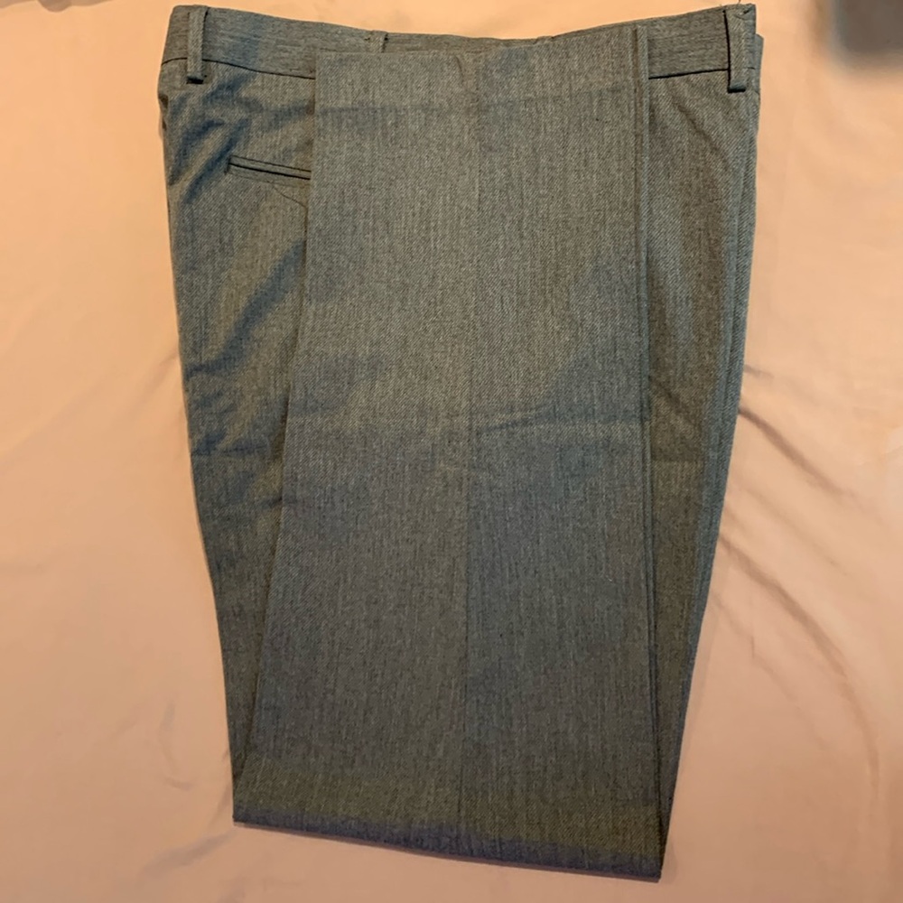 Reduced Greg Norman 38x32 men pant trousers Made in India beautiful Grey color.